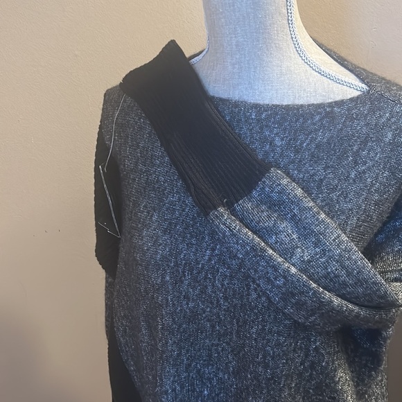 NWT Armani Exchange light asymmetrical Sweater XL - Picture 7 of 13